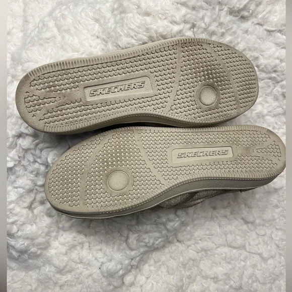 SOLD [JUST IN] Skechers Women's Beige Slip-On Memory Foam Sneakers Sz 9 - Picture 7 of 8